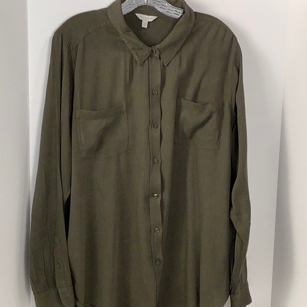Lucky Brand Woman’s Olive Green Button Up Shirt in Size XL